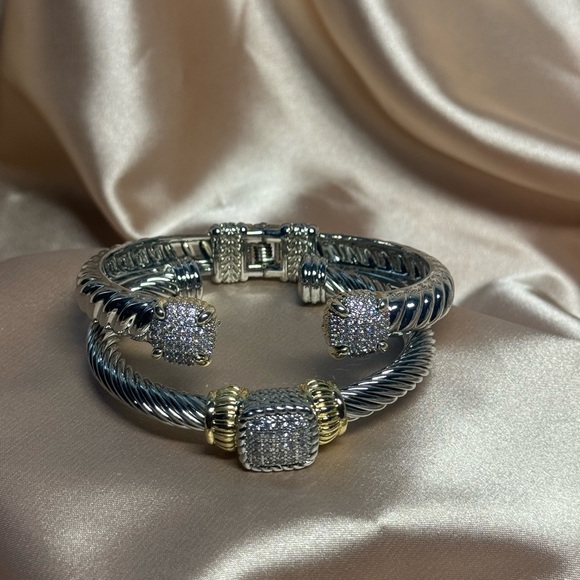 Elegant Silver and Gold Women's Bracelet - Picture 11 of 12